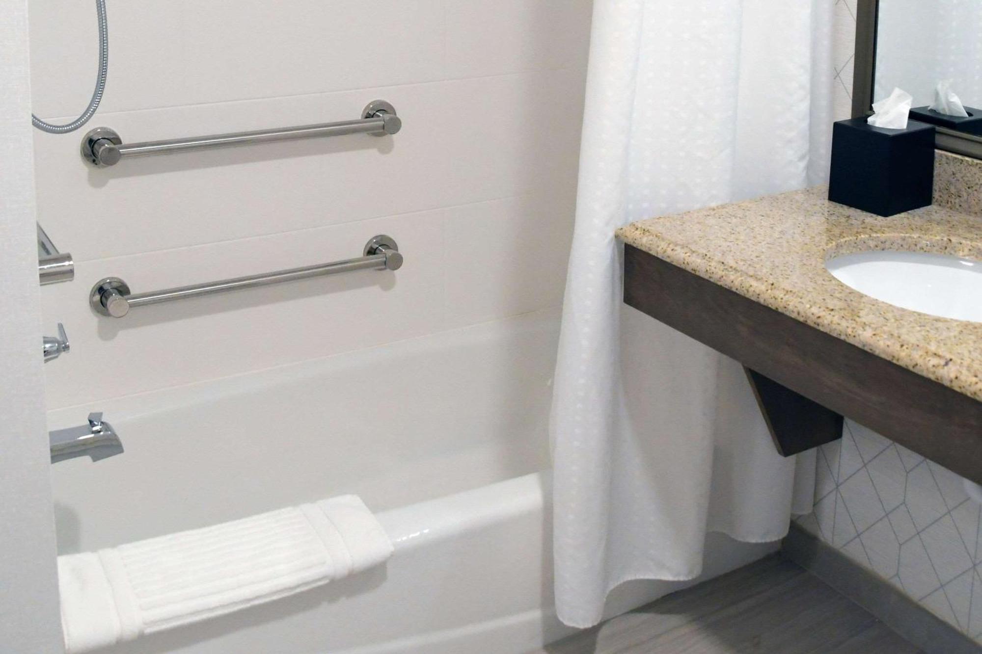 Comfort Inn & Suites Nw Milwaukee Germantown Zewnętrze zdjęcie